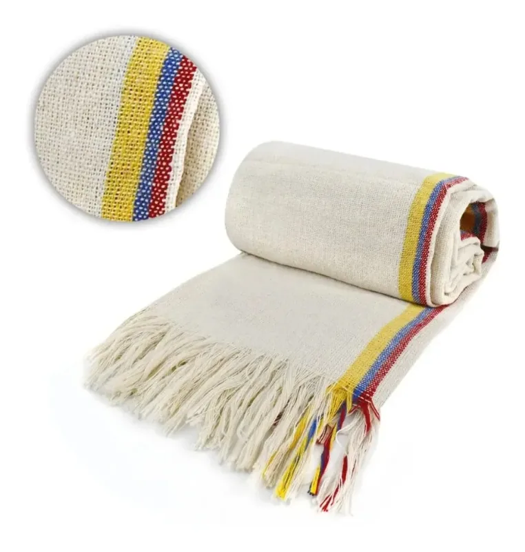 Poncho Crudo Bandera, vista lateral